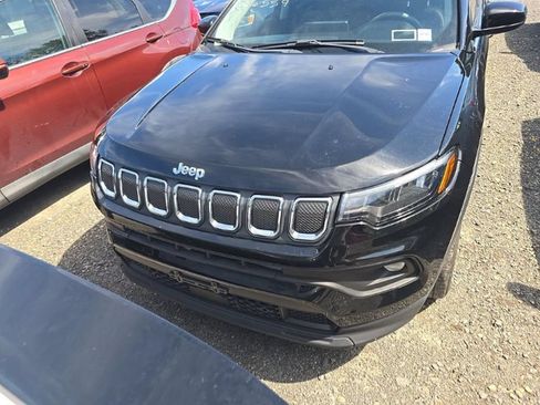 Used 2022 Jeep Compass Latitude w/ Convenience Group AWD/4WD image 2