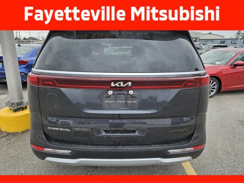 Used 2024 Kia Carnival LX image 12