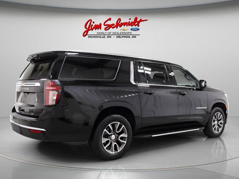 Used 2024 Chevrolet Suburban LT w/ LT Signature Plus Package AWD/4WD image 6