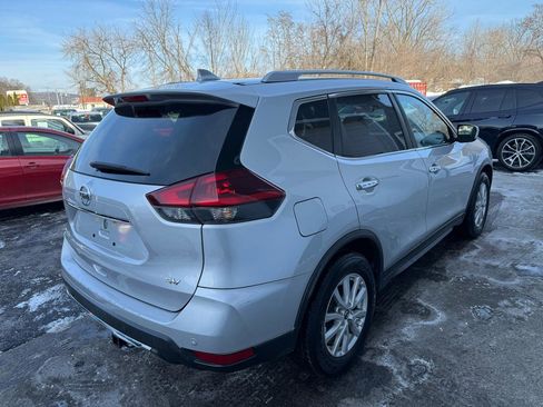 Used 2019 Nissan Rogue SV image 4