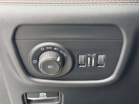 Used 2022 Jeep Grand Cherokee Summit AWD/4WD image 29