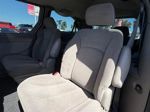 Used 2002 Chrysler Town & Country eL image 7
