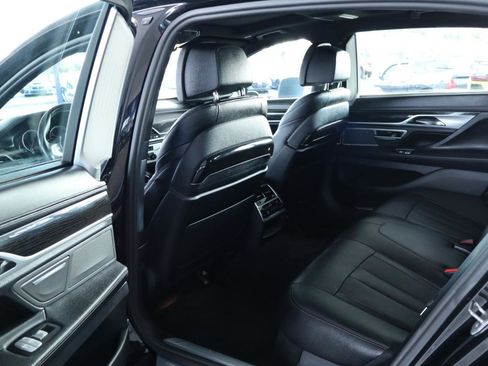 Used 2017 BMW 740i image 30