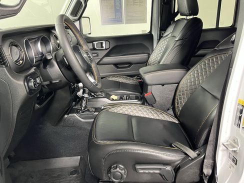 Used 2023 Jeep Gladiator Overland image 11