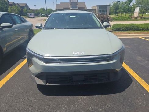 Used 2025 Kia K4 FWD image 2