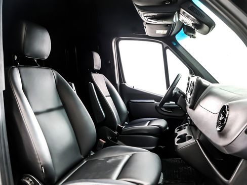 Used 2022 Mercedes-Benz Sprinter 2500 image 8