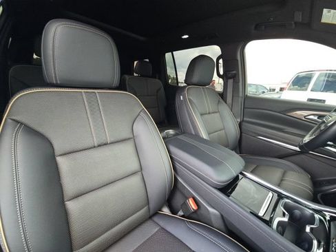 Used 2025 Chevrolet Traverse High Country FWD image 23