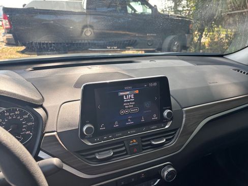 Used 2025 Nissan Altima 2.5 SV image 20