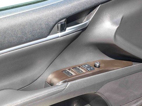 Used 2021 Toyota Camry XLE FWD image 21