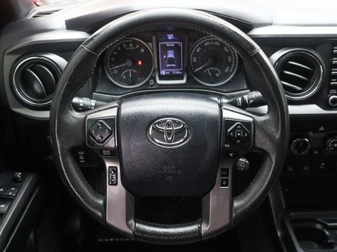 Used 2020 Toyota Tacoma TRD Off-Road w/ Technology Package AWD/4WD image 23