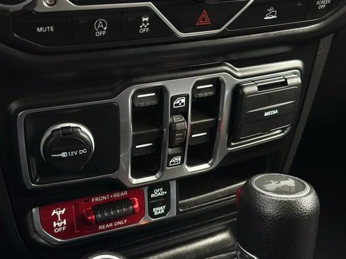 Used 2023 Jeep Wrangler Unlimited Rubicon w/ Cold Weather Group AWD/4WD image 14