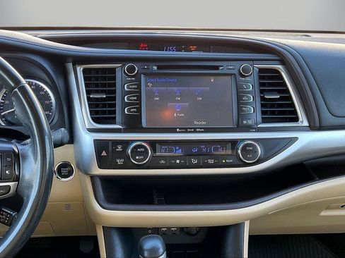 Used 2019 Toyota Highlander XLE image 13