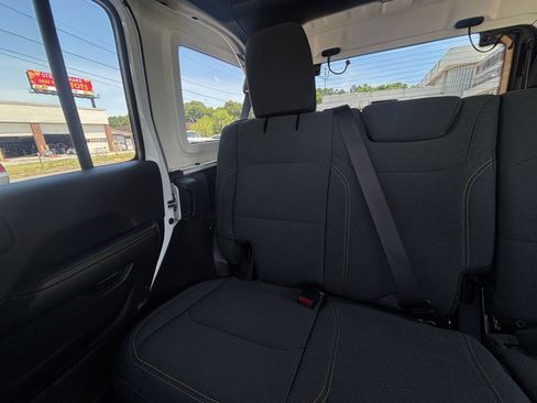 Used 2025 Jeep Wrangler Unlimited Sahara AWD/4WD image 39