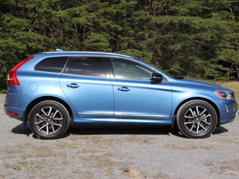 Used 2017 Volvo XC60 T6 Dynamic w/ Climate Package AWD/4WD image 2