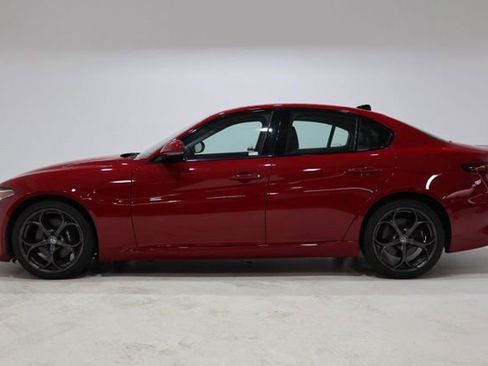 Used 2017 Alfa Romeo Giulia Ti w/ TI 19" Sport Package AWD/4WD image 4