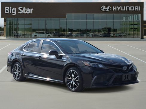 Used 2021 Toyota Camry SE FWD image 6