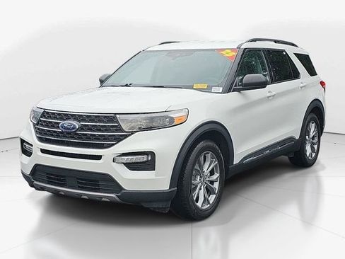 Certified 2023 Ford Explorer XLT w/ Equipment Group 202A RWD image 9