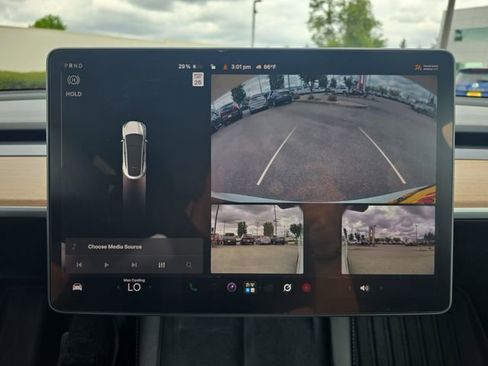 Used 2023 Tesla Model Y Long Range AWD/4WD image 24