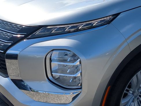 Used 2024 Mitsubishi Outlander ES FWD image 7