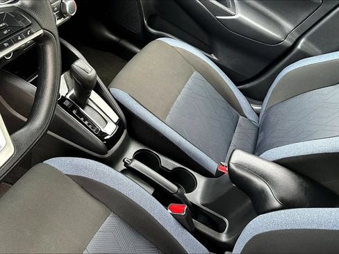 Used 2025 Nissan Versa SV FWD image 19