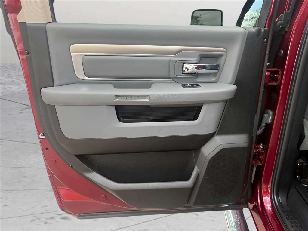 Used 2020 RAM 1500 Classic SLT AWD/4WD image 13