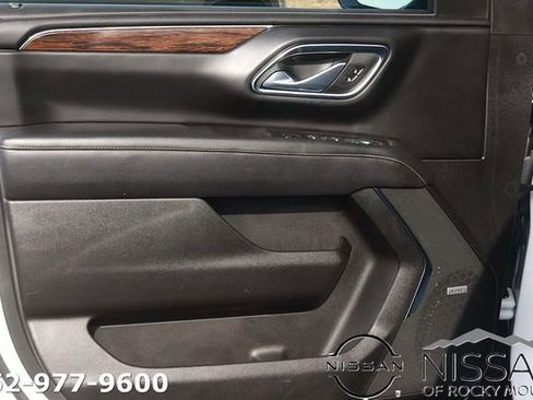 Used 2023 Chevrolet Suburban Premier image 10