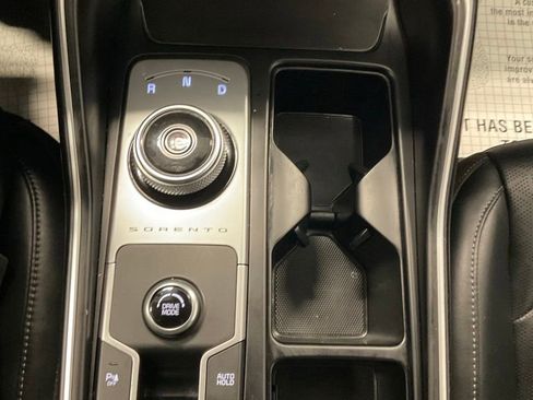 Used 2021 Kia Sorento S FWD image 23