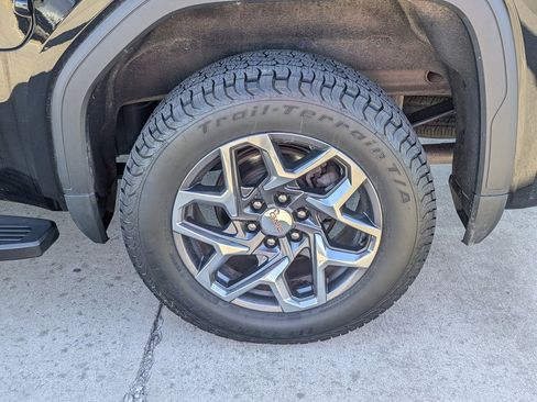 Used 2022 GMC Sierra 1500 SLT w/ X31 Off-Road Package image 18