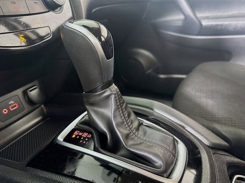 Used 2020 Nissan Rogue Sport S image 15