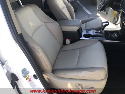 Used 2016 Toyota 4Runner SR5 Premium image 25