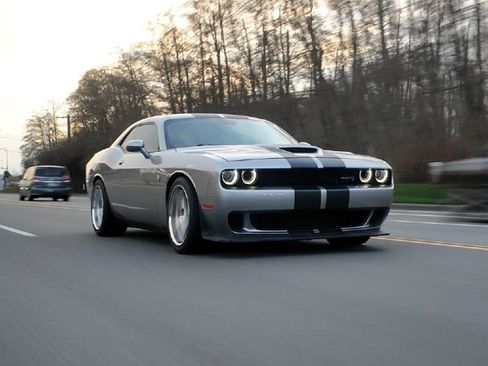 Used 2016 Dodge Challenger SRT Hellcat image 2