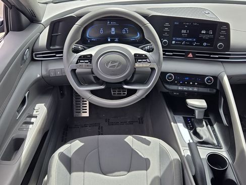 Certified 2025 Hyundai Elantra Sport image 13