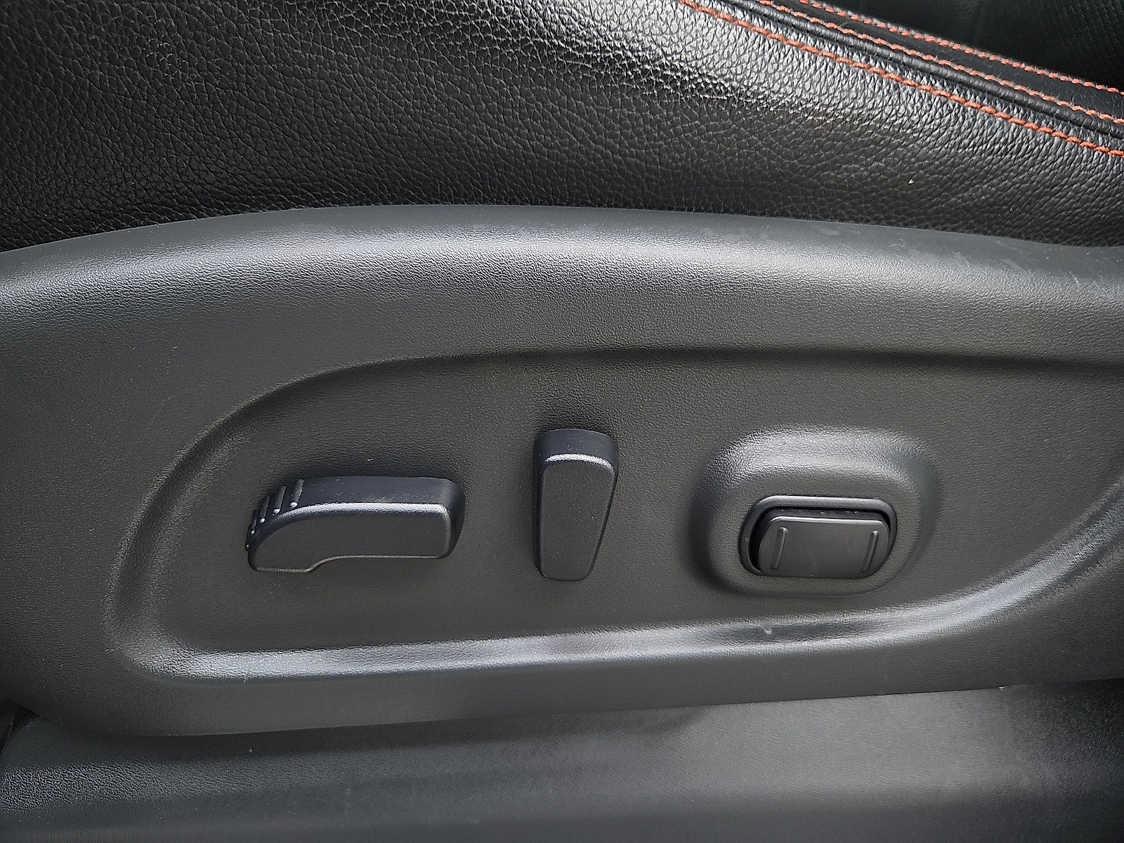 Used 2023 Nissan Titan PRO-4X w/ Pro-4x Convenience Package AWD/4WD image 15