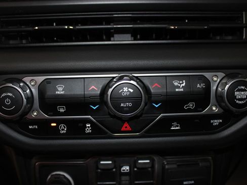 Used 2024 Jeep Wrangler Unlimited Rubicon image 47