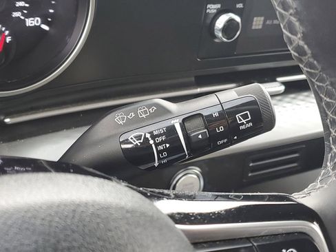 Used 2024 Kia Carnival LX FWD image 18