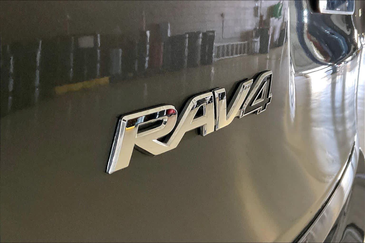 Used 2016 Toyota RAV4 Limited FWD image 9