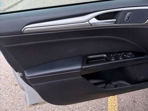 Used 2017 Ford Fusion SE FWD image 10
