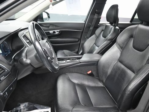 Used 2020 Volvo XC90 T5 Momentum image 26