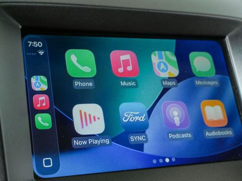 Used 2019 Ford Edge Titanium FWD image 16