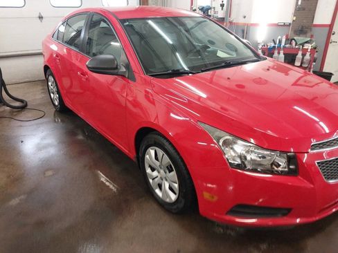 Used 2014 Chevrolet Cruze LS image 1