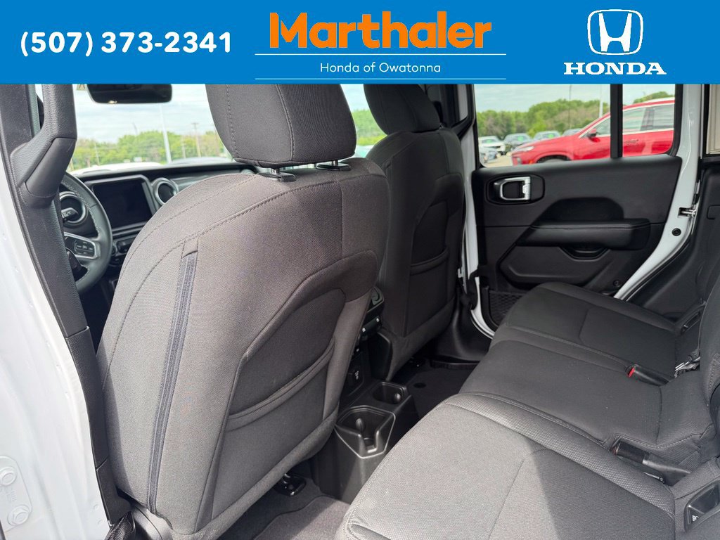 Used 2023 Jeep Gladiator Overland AWD/4WD image 12