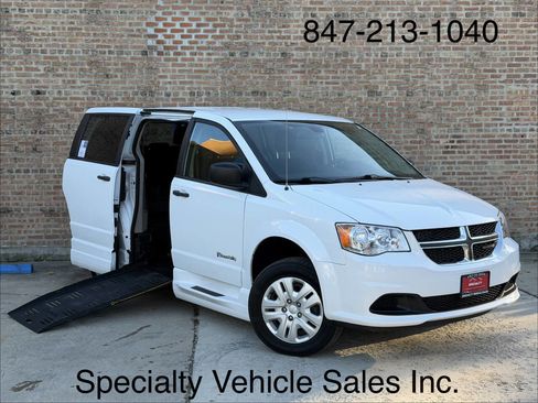 Used 2019 Dodge Grand Caravan SE image 2