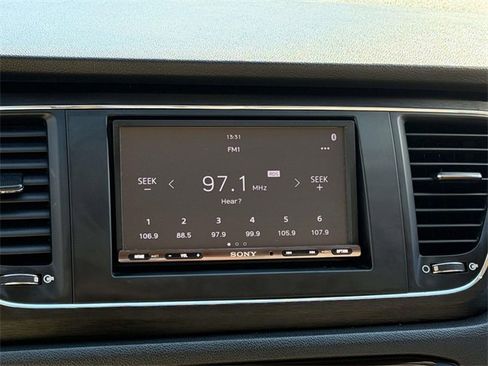 Used 2017 Kia Sedona LX image 3