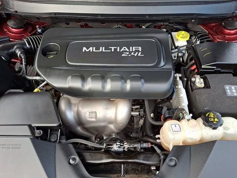 Used 2019 Jeep Cherokee Latitude Plus w/ Comfort/Convenience Group AWD/4WD image 28