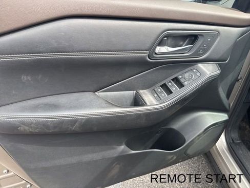 Used 2023 Nissan Rogue SL AWD/4WD image 17