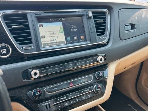 Used 2016 Kia Sedona SX FWD image 18