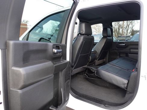 Used 2022 Chevrolet Silverado 2500 Custom w/ Custom Value Package image 16