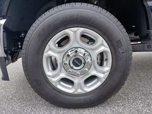 New 2025 Ford F250 XLT w/ F-250 >10K GVWR Package image 9