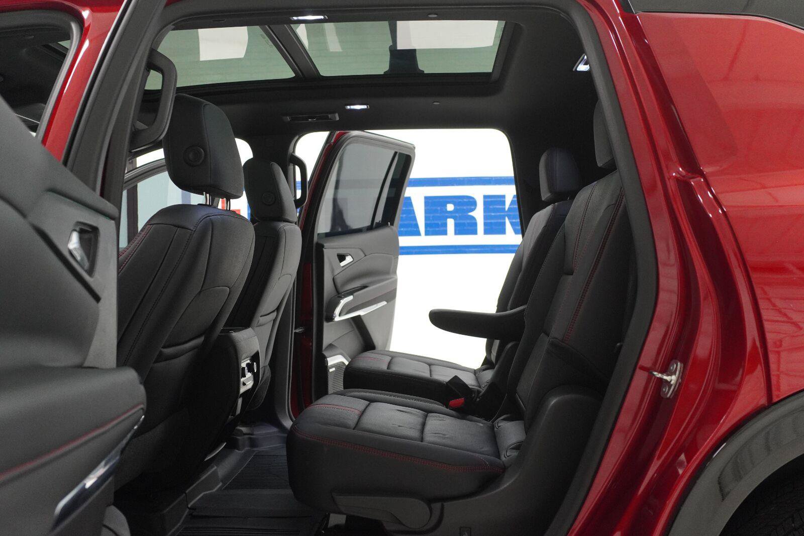 Used 2025 Chevrolet Traverse RS w/ LPO, Floor Liner Package FWD image 31
