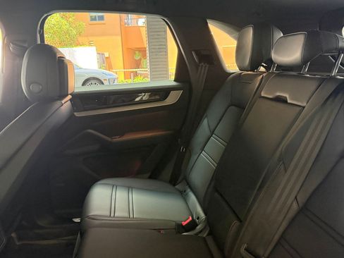 Certified 2025 Porsche Cayenne AWD/4WD image 13